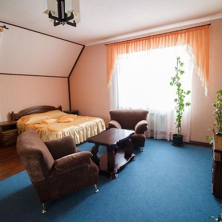 Hotel On Khmelnytskogo 8 Харков Екстериор снимка