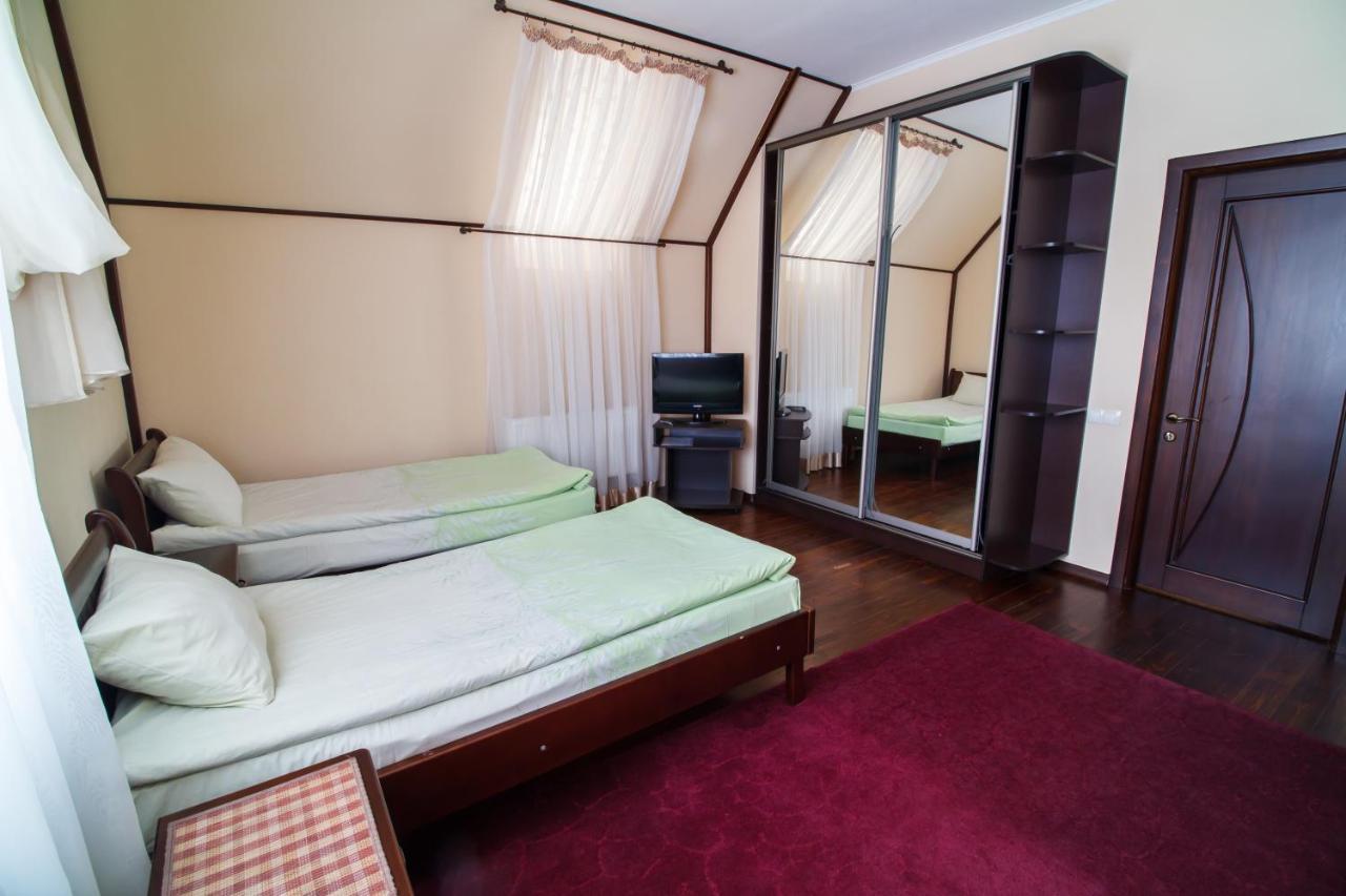 Hotel On Khmelnytskogo 8 Харков Екстериор снимка
