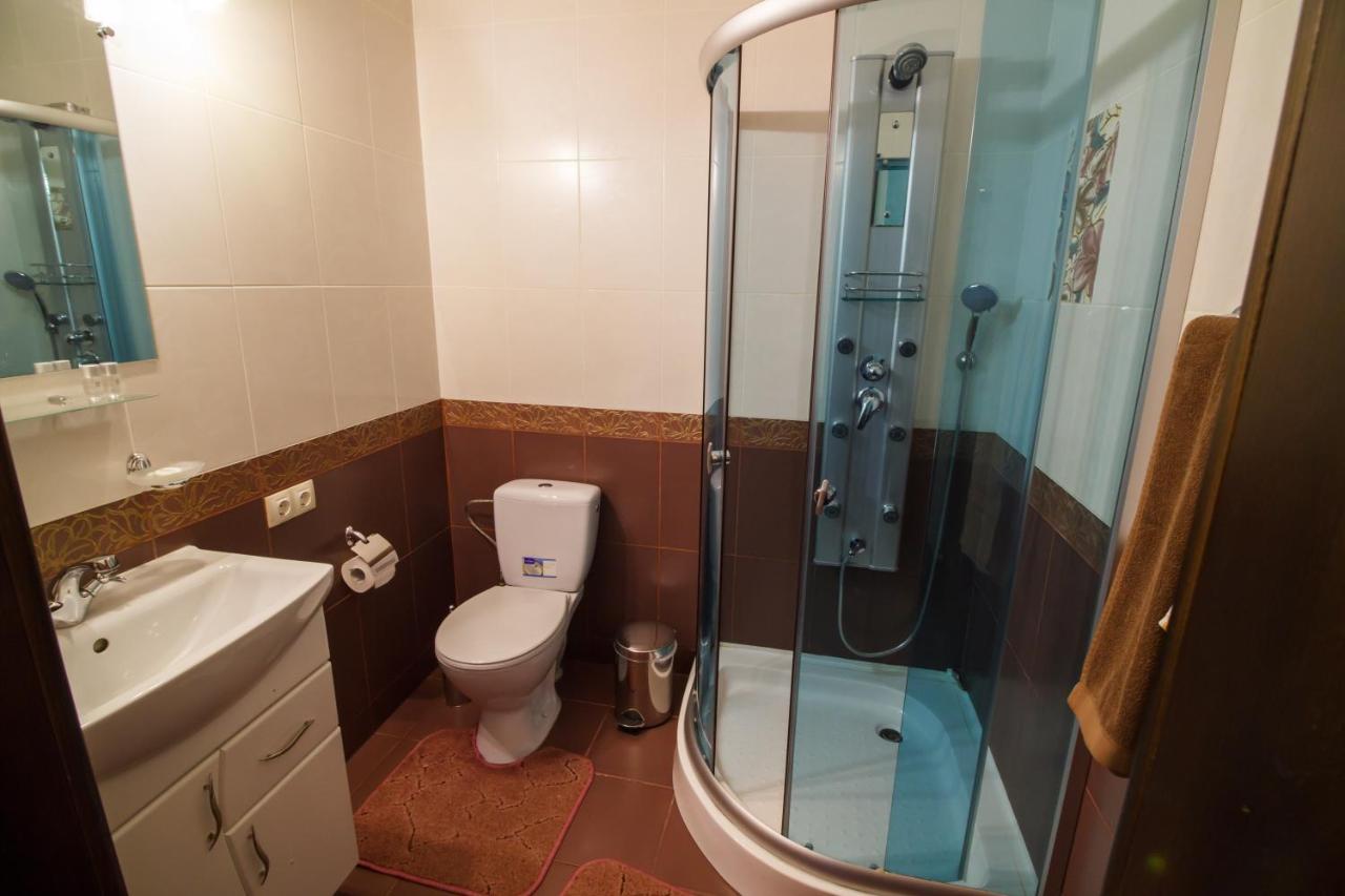 Hotel On Khmelnytskogo 8 Харков Екстериор снимка