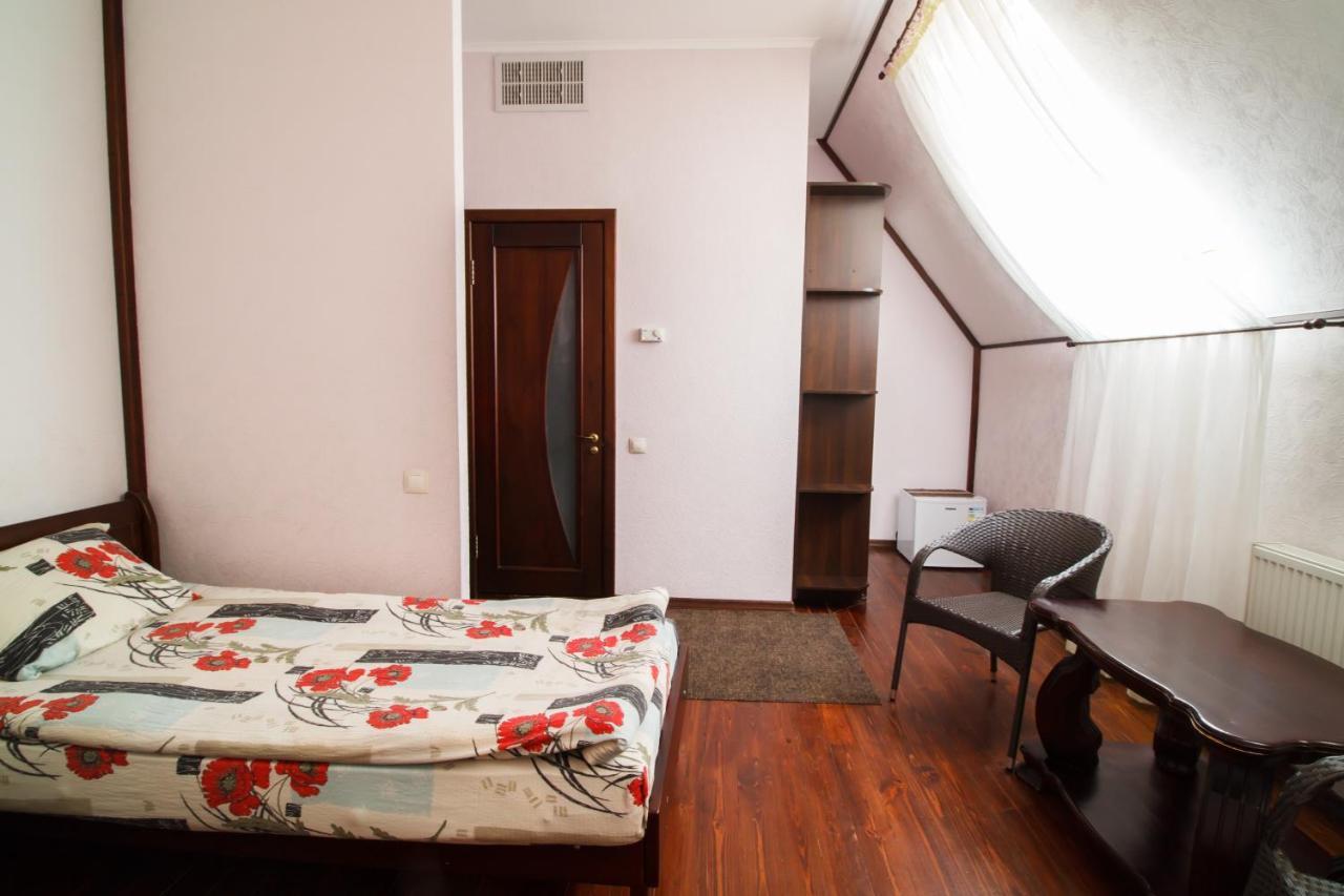 Hotel On Khmelnytskogo 8 Харков Екстериор снимка